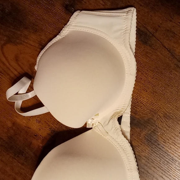 NWOT 34C Girly & Feminine white Padded Underwire Slight Push Up Bra - Picture 3 of 9